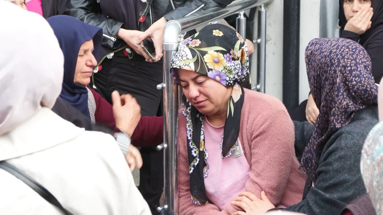 6 ay önce ablası vefat etmişti... Esenyurt'ta 13 yaşındaki Eren Yılgın evinde ölü bulundu! 'Yemek siparişi' detayı şoke etti... 5