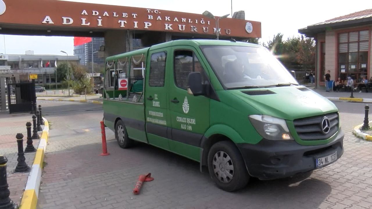 6 ay önce ablası vefat etmişti... Esenyurt'ta 13 yaşındaki Eren Yılgın evinde ölü bulundu! 'Yemek siparişi' detayı şoke etti... 4