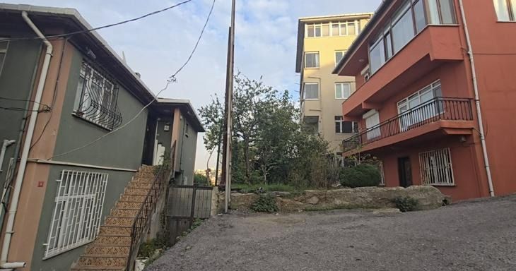 Beykoz'da korkunç görüntü İki binada aniden çatlaklar oluştu! Mahalle tahliye edildi 3