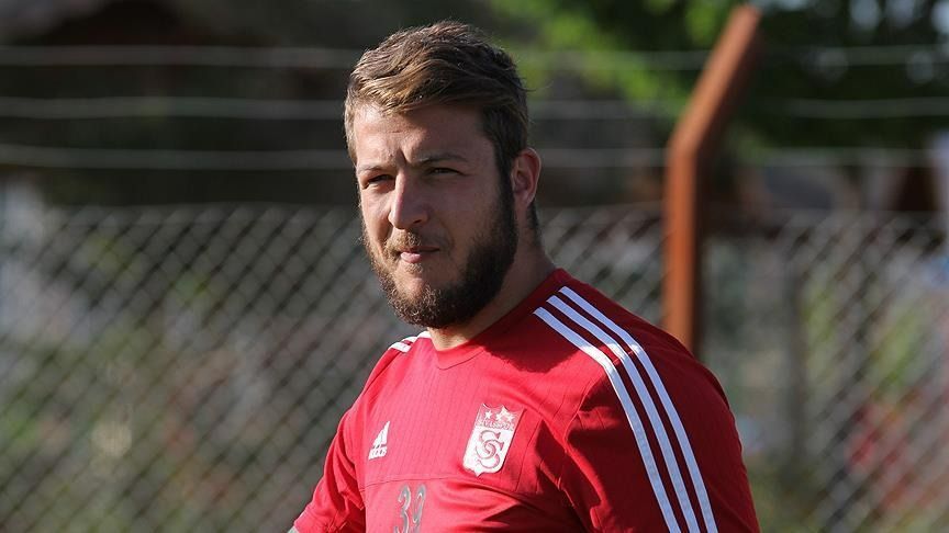Eski futbolcu Batuhan Karadeniz’in tüm servetine el konuldu! Kırmızı bültenle aranıyor! 2