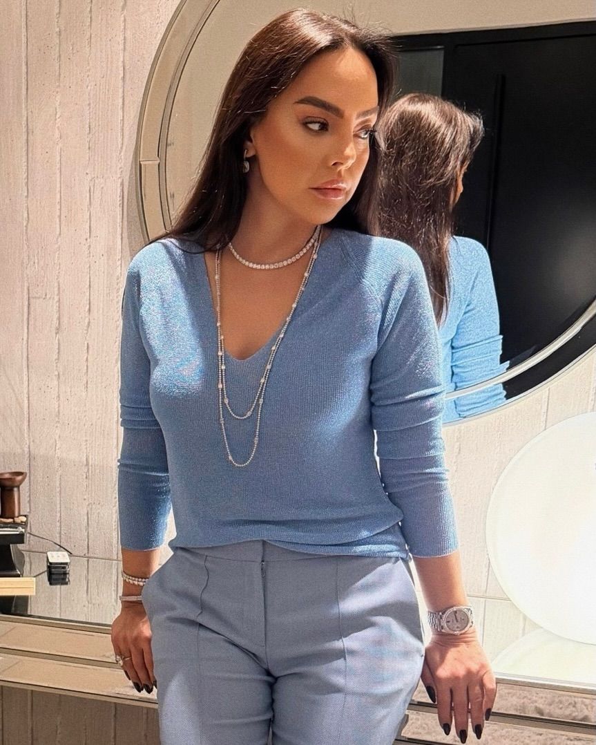 Ebru Gündeş, üzerinde servet taşıyor! Binlerce dolarlık takılarıyla poz verdi: Çift sıralı kolye, bilezikler ve dahası... 2