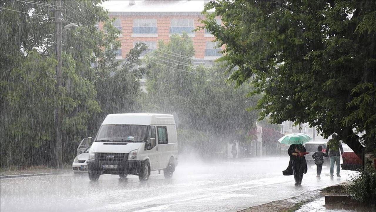 Türkiye haftaya sağanakla başladı: Meteoroloji'den kuvvetli yağış uyarısı 6