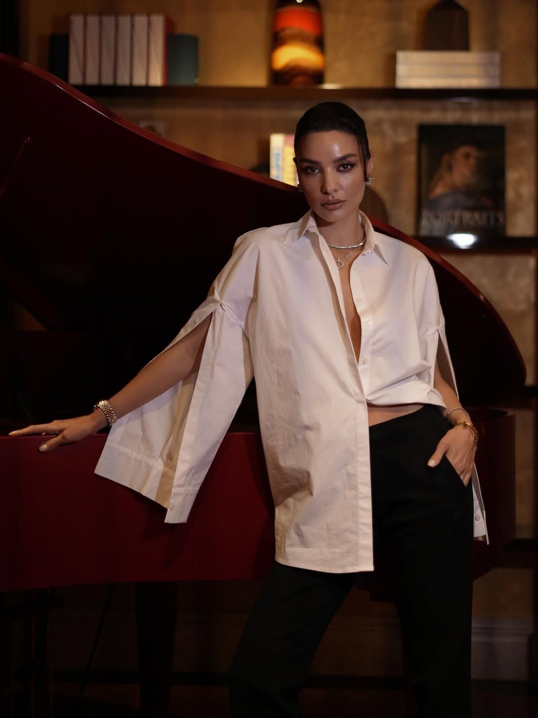 Hazal Filiz Küçükköse gizemli erkek arkadaşıyla gecelerde yakalandı! 1