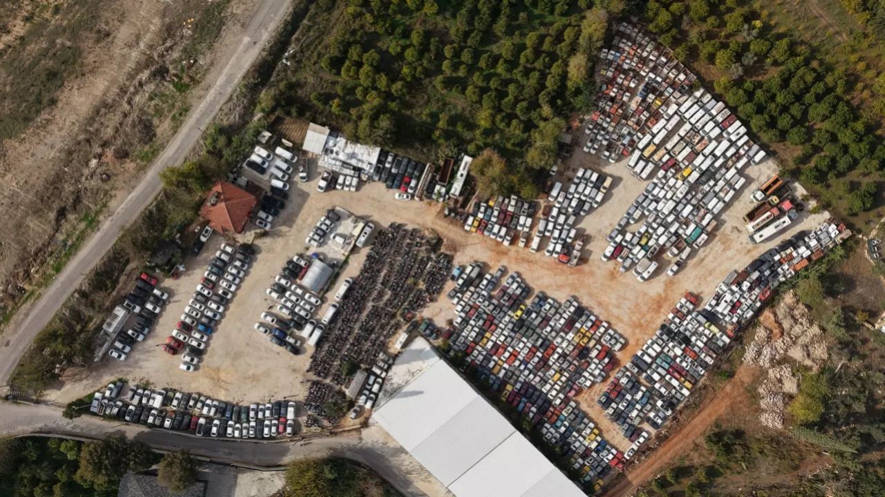 Lamborghini, Porsche, Ferrari! Milyonluk araçlar çürümeye terk edildi 2