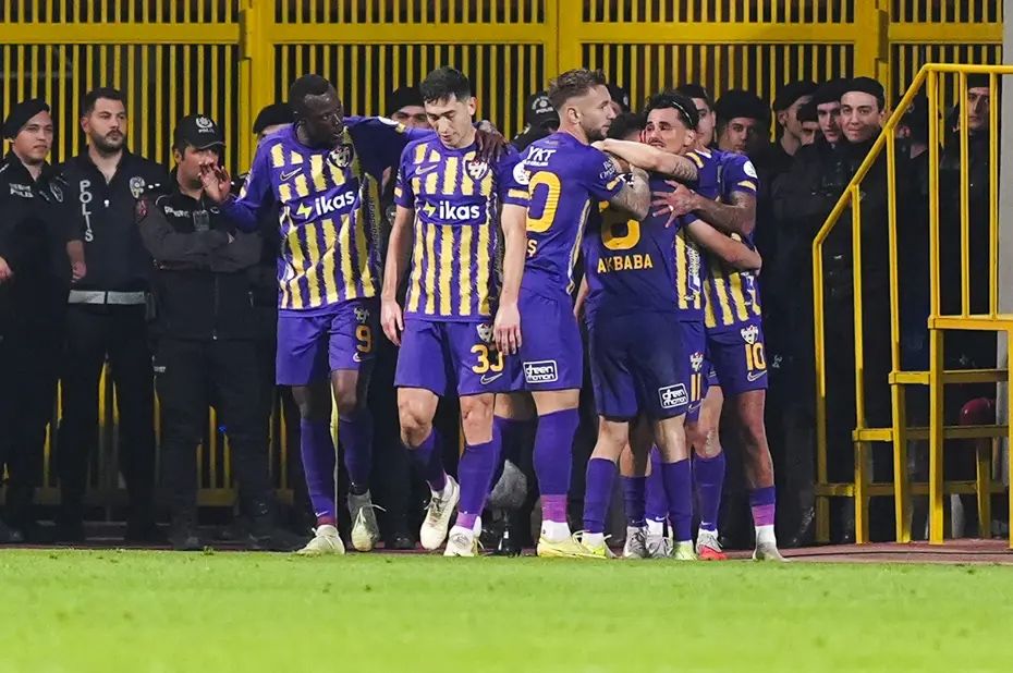 Süper Lig'de şampiyon ve küme düşecek 3 takım belli oldu! Yapay zeka takım takım açıkladı 4