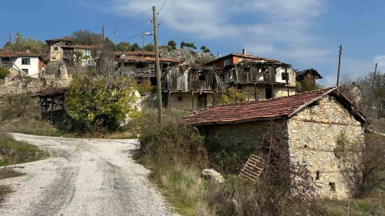 Sadece 4 kişi kaldı! Bursa’nın 450 yıllık sırrı: Tarihi köyde hayat sona mı geliyor? 4