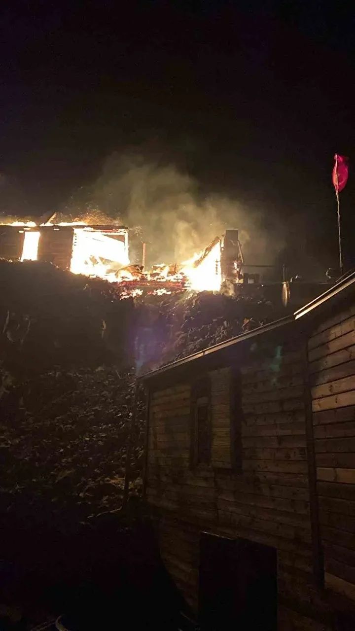 Kırklar Dağı’nda tarihî mescit alevlere dayanamadı... Manevi merkez bir gecede yok oldu! 3
