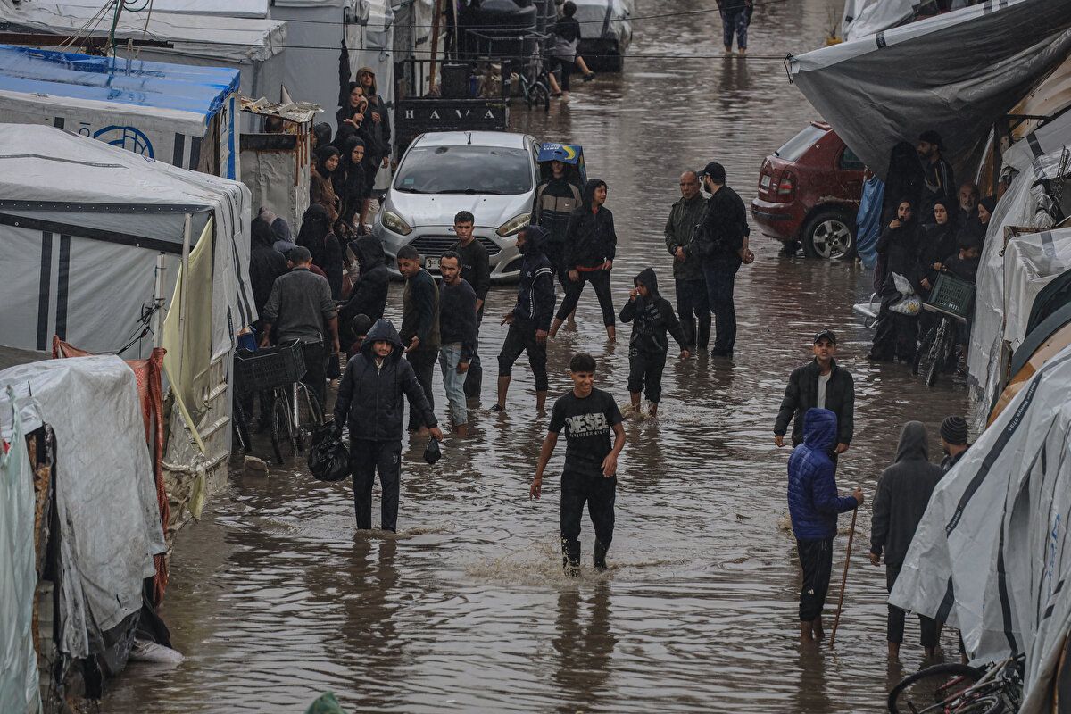 Gazze'de felaket! Şiddetli yağış Filistinlilerin çadırlarını sular altında bıraktı 12