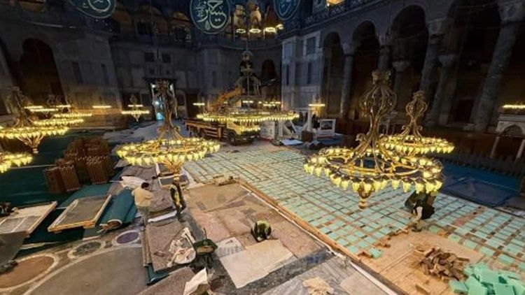 Ayasofya’da ağır tonajlı kamyon krizi! İlber Ortaylı'dan dikkat çeken çıkış: Bu yapı bu yükü kaldıramaz! 3