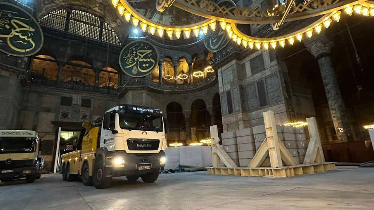 Ayasofya’da ağır tonajlı kamyon krizi! İlber Ortaylı'dan dikkat çeken çıkış: Bu yapı bu yükü kaldıramaz! 5