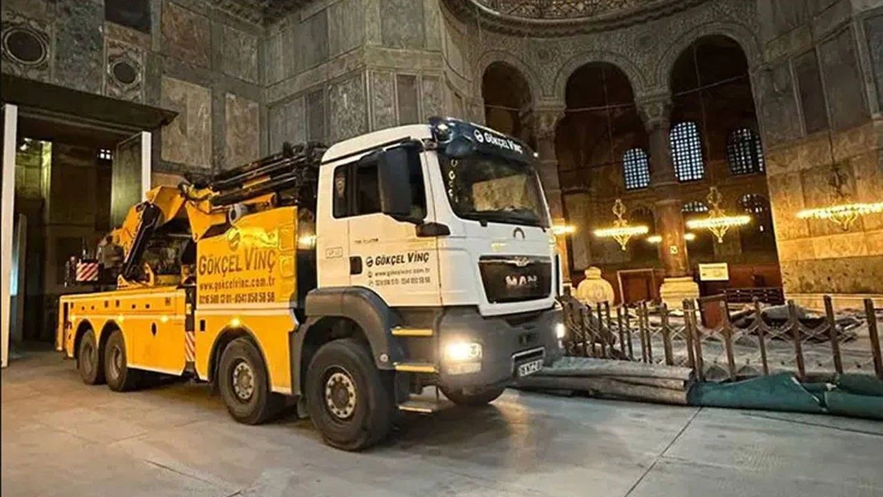 Ayasofya’da ağır tonajlı kamyon krizi! İlber Ortaylı'dan dikkat çeken çıkış: Bu yapı bu yükü kaldıramaz! 2
