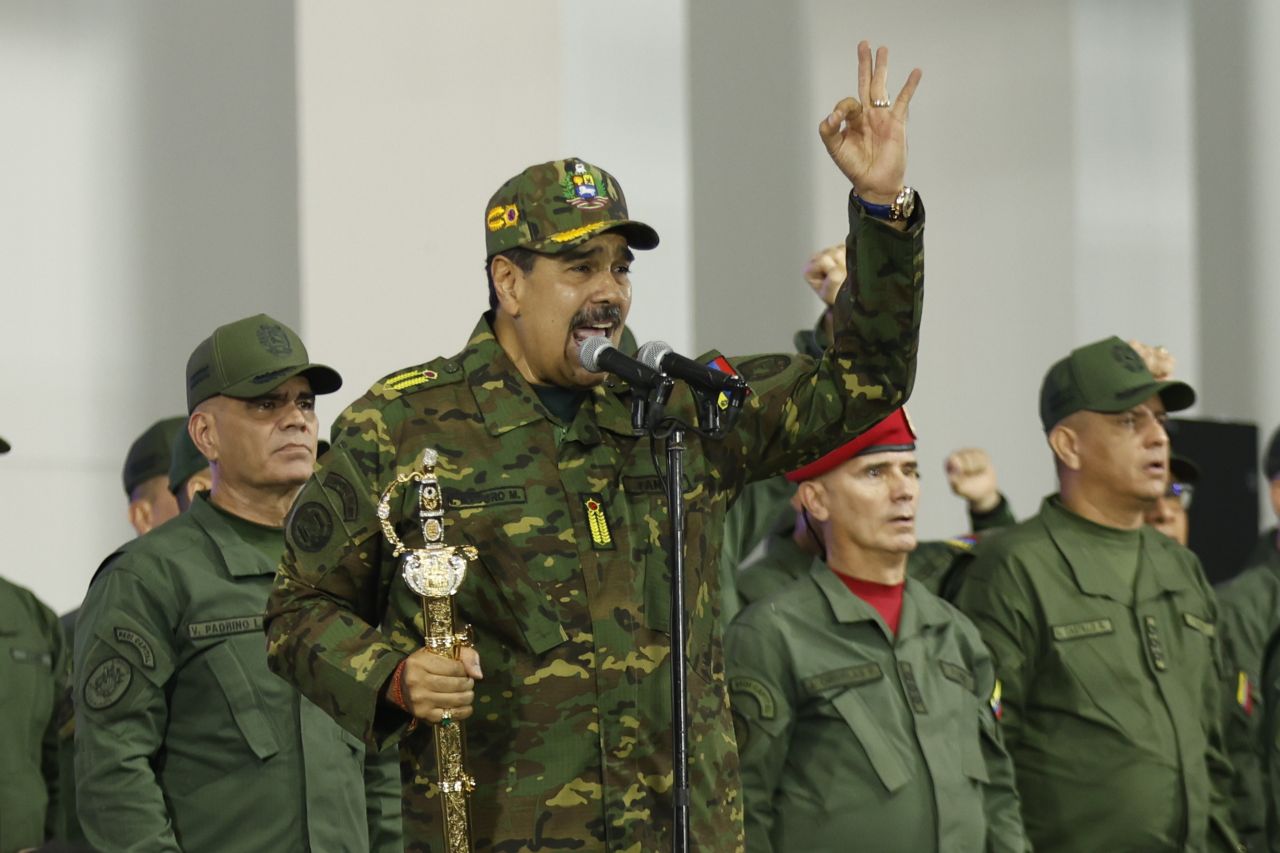 Maduro'nun sonu Saddam gibi mi olacak? Maduro Trump’a kılıç çekti! Bolivar’ın 200 yıllık kılıcıyla verilen mesaj dünyanın gündeminde 6