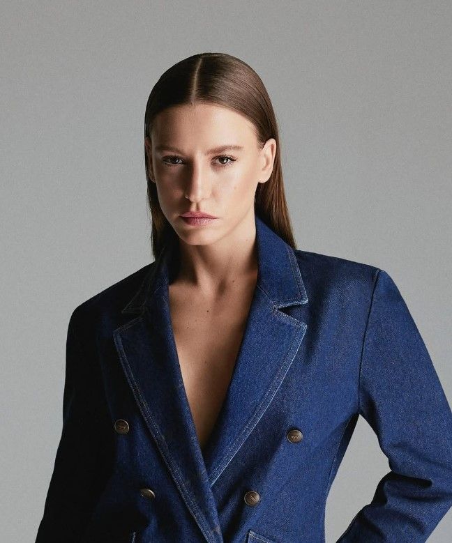 Ünlü isimler peş peşe ''Hayatım film olursa beni Serenay Sarıkaya oynasın'' deyince Farah Zeynep Abdullah bakın ne yaptı 1