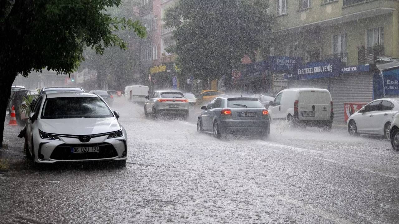 Hava soğuyor, yağış yayılıyor: Türkiye genelinde alarm seviyesi yükseldi 8