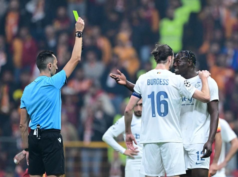 "İspanyol hakemlerin Türk futboluna karşı bir hainliği var! Belki de Atletico maçını düşünerek yaptı" Galatasaray maçı hakemi hakkında şok sözler 1