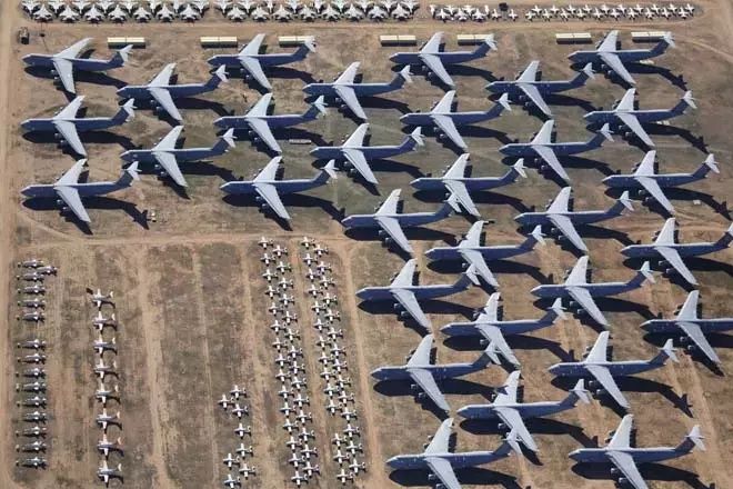 Çölün ortasındaki 35 milyar dolarlık sır! ABD’nin görünmez filosu Tucson’da saklanıyor! Binlerce uçak neden çölde tutuluyor? 5