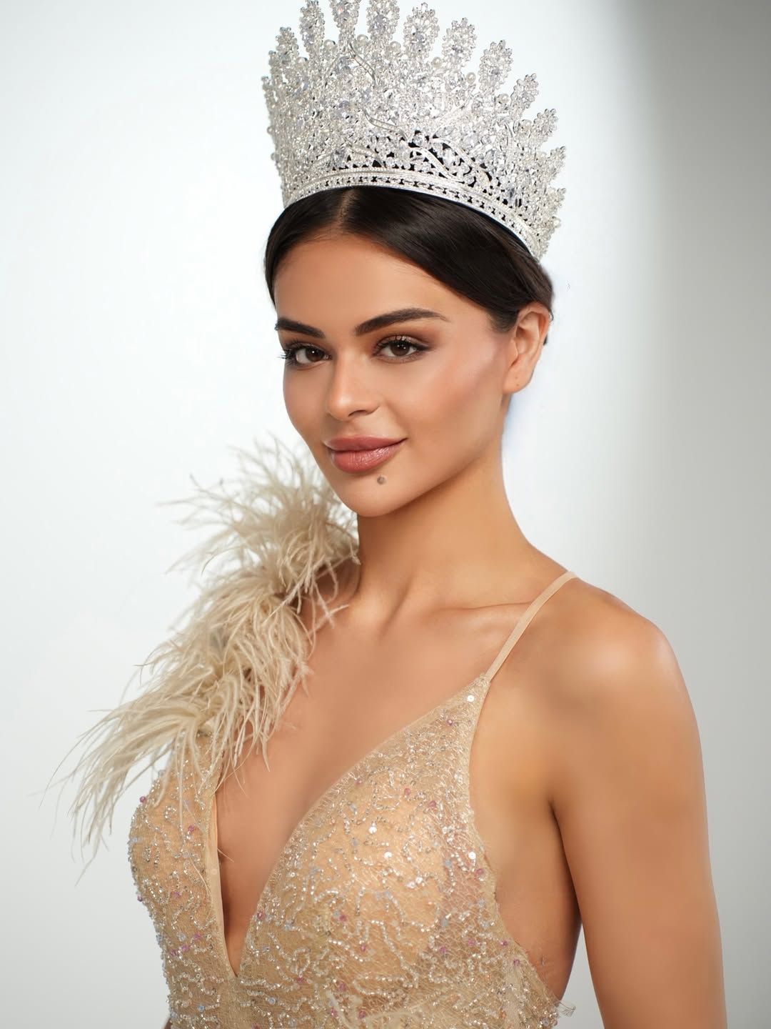 Miss International 2025 sonuçları belli oldu! Kolombiyalı güzel Catalina Duque tacı giymeye hak kazandı! Türkiye temsilcisi Ayşe Sena Şeref, dereceye giremedi 5