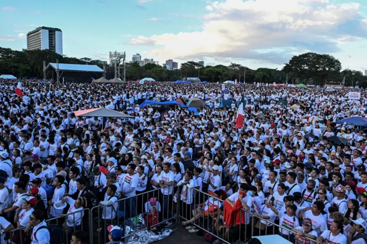 Filipinler'de yolsuzluk skandalı büyüyor! Binlerce kişi Manila'da "sorumluları hapse atın" diye yürüdü 3