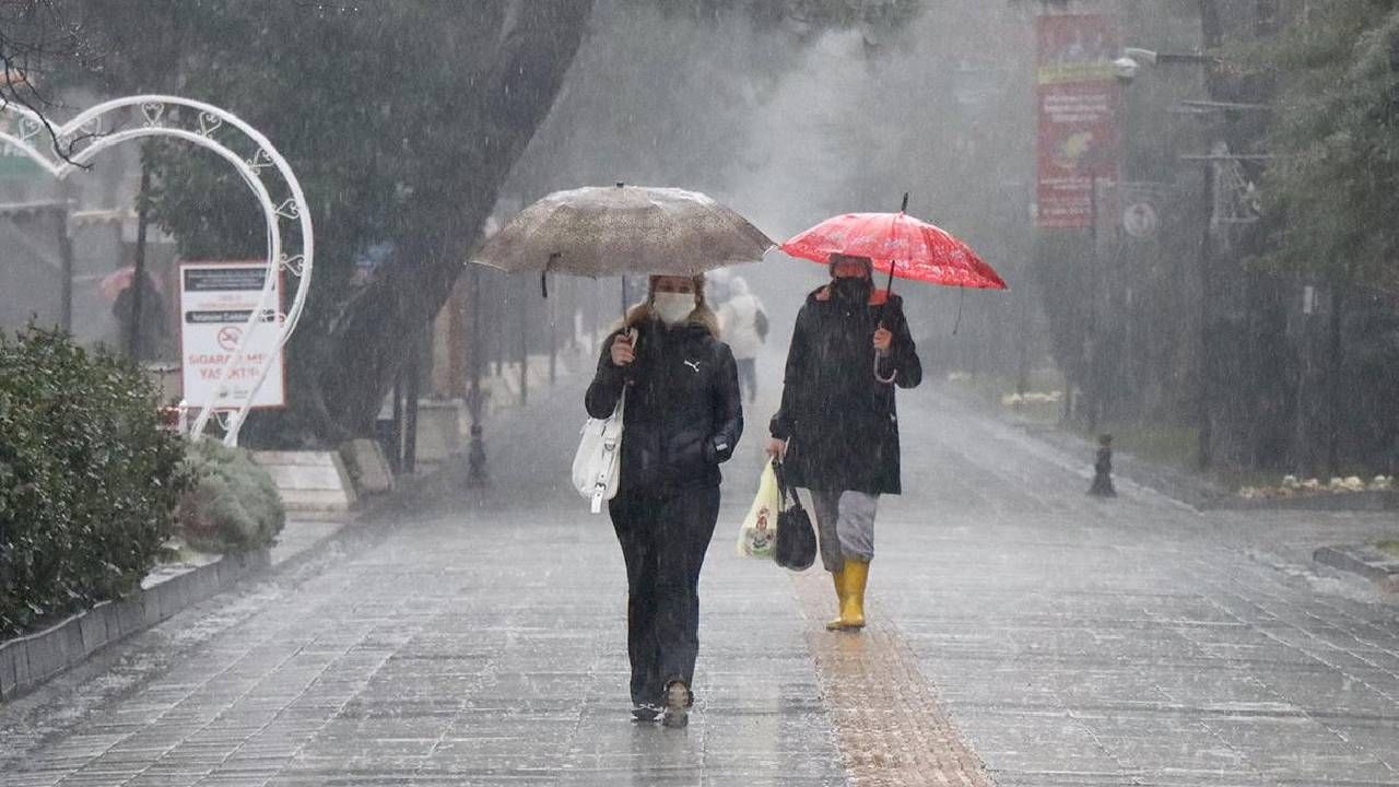 Türkiye soğuyacak! Hava sıcaklığı 4 derece düşüyor: Kar ve sağanak alarmı 3