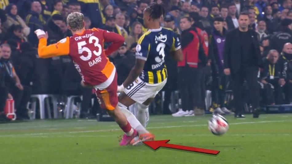 Yasin Kol'dan derbide skandal yönetim! "Galatasaray'ı resmen doğramış! Skriniar atılmalıydı" İşte pozisyon pozisyon yorumlar... 17