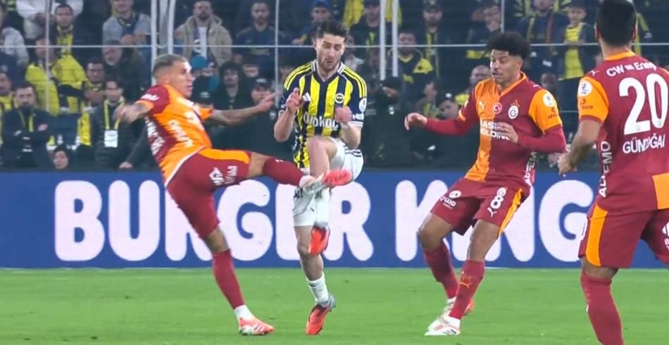 Yasin Kol'dan derbide skandal yönetim! "Galatasaray'ı resmen doğramış! Skriniar atılmalıydı" İşte pozisyon pozisyon yorumlar... 3