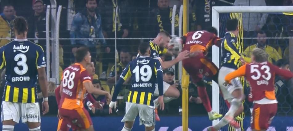 Yasin Kol'dan derbide skandal yönetim! "Galatasaray'ı resmen doğramış! Skriniar atılmalıydı" İşte pozisyon pozisyon yorumlar... 11