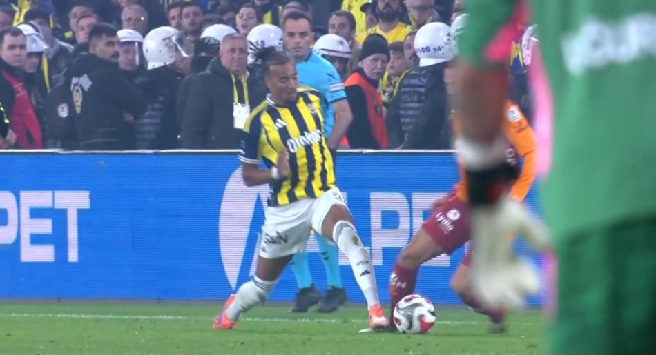Yasin Kol'dan derbide skandal yönetim! "Galatasaray'ı resmen doğramış! Skriniar atılmalıydı" İşte pozisyon pozisyon yorumlar... 15