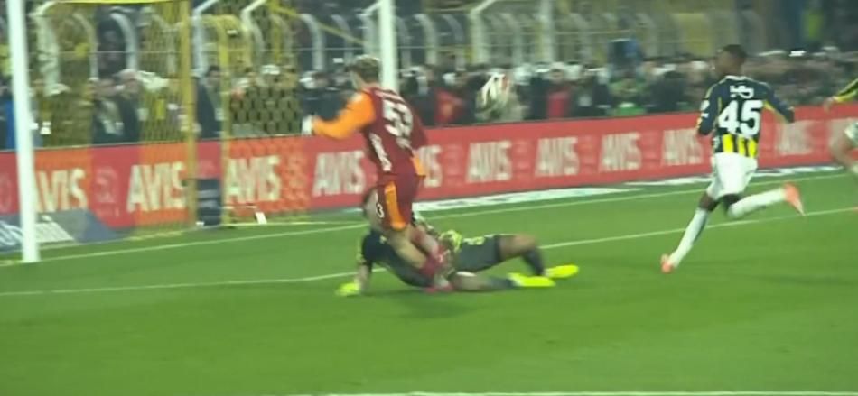 Yasin Kol'dan derbide skandal yönetim! "Galatasaray'ı resmen doğramış! Skriniar atılmalıydı" İşte pozisyon pozisyon yorumlar... 14