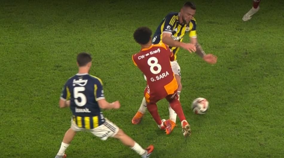 Yasin Kol'dan derbide skandal yönetim! "Galatasaray'ı resmen doğramış! Skriniar atılmalıydı" İşte pozisyon pozisyon yorumlar... 24