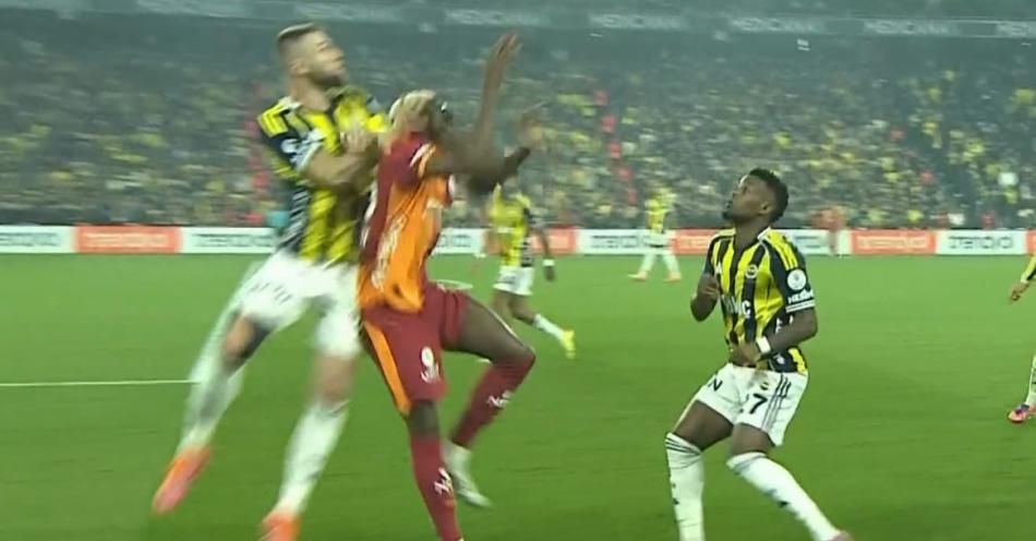 Yasin Kol'dan derbide skandal yönetim! "Galatasaray'ı resmen doğramış! Skriniar atılmalıydı" İşte pozisyon pozisyon yorumlar... 7