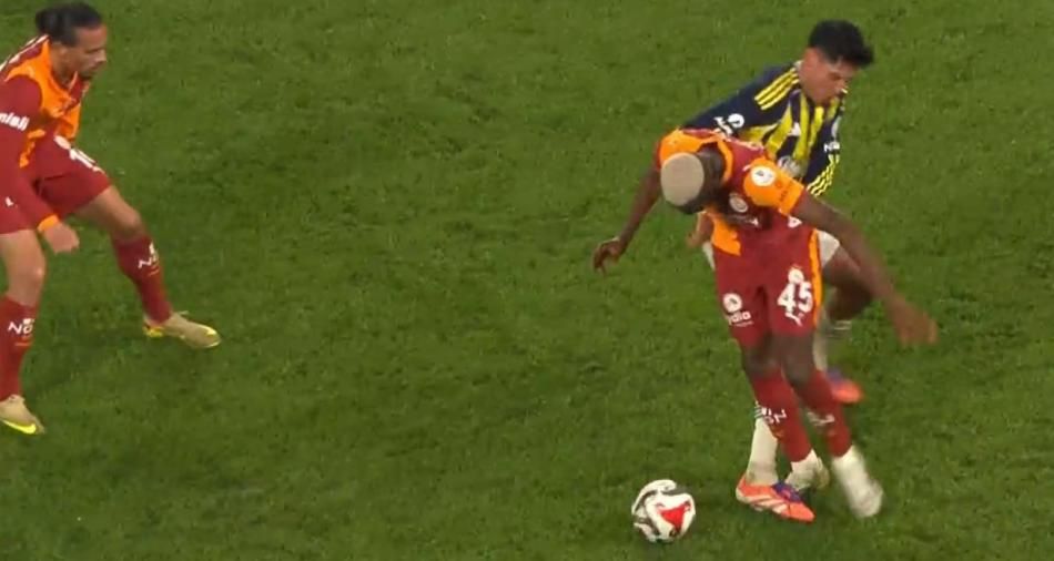 Yasin Kol'dan derbide skandal yönetim! "Galatasaray'ı resmen doğramış! Skriniar atılmalıydı" İşte pozisyon pozisyon yorumlar... 27