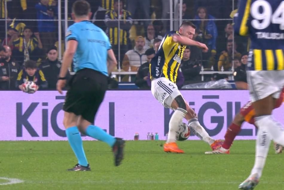 Yasin Kol'dan derbide skandal yönetim! "Galatasaray'ı resmen doğramış! Skriniar atılmalıydı" İşte pozisyon pozisyon yorumlar... 23