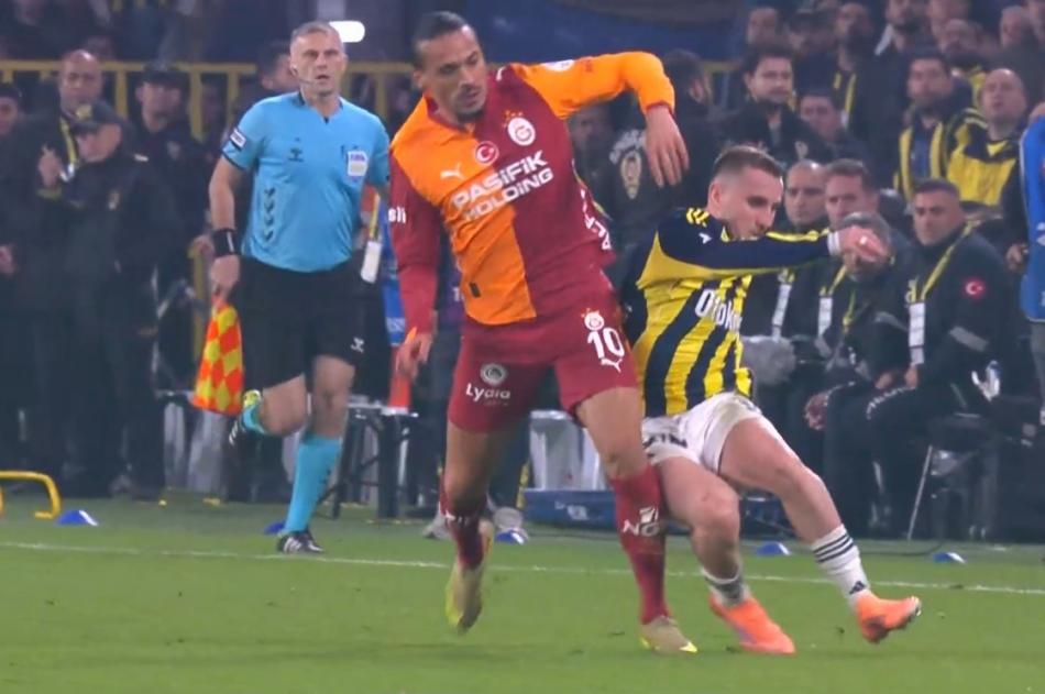 Yasin Kol'dan derbide skandal yönetim! "Galatasaray'ı resmen doğramış! Skriniar atılmalıydı" İşte pozisyon pozisyon yorumlar... 19