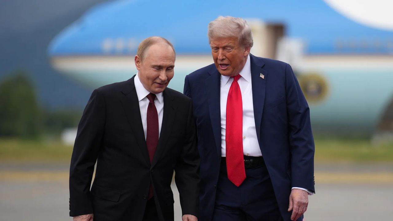 Karadeniz'de neler oluyor? 4 günde 3. gemi saldırısı! Ayçiçek yüklü geminin vurulması tarımsal ticarete yönelik bir uyarı mı? Zamanlamada dikkat çeken Trump detayı... 10