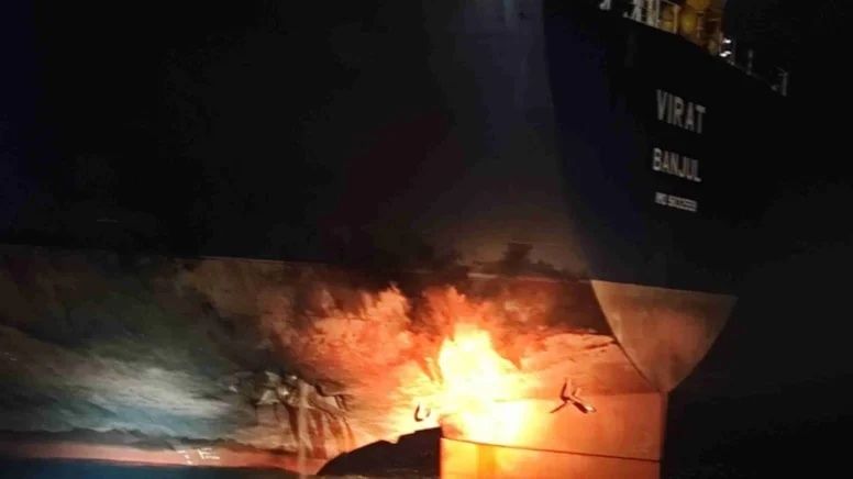 Karadeniz'de neler oluyor? 4 günde 3. gemi saldırısı! Ayçiçek yüklü geminin vurulması tarımsal ticarete yönelik bir uyarı mı? Zamanlamada dikkat çeken Trump detayı... 7