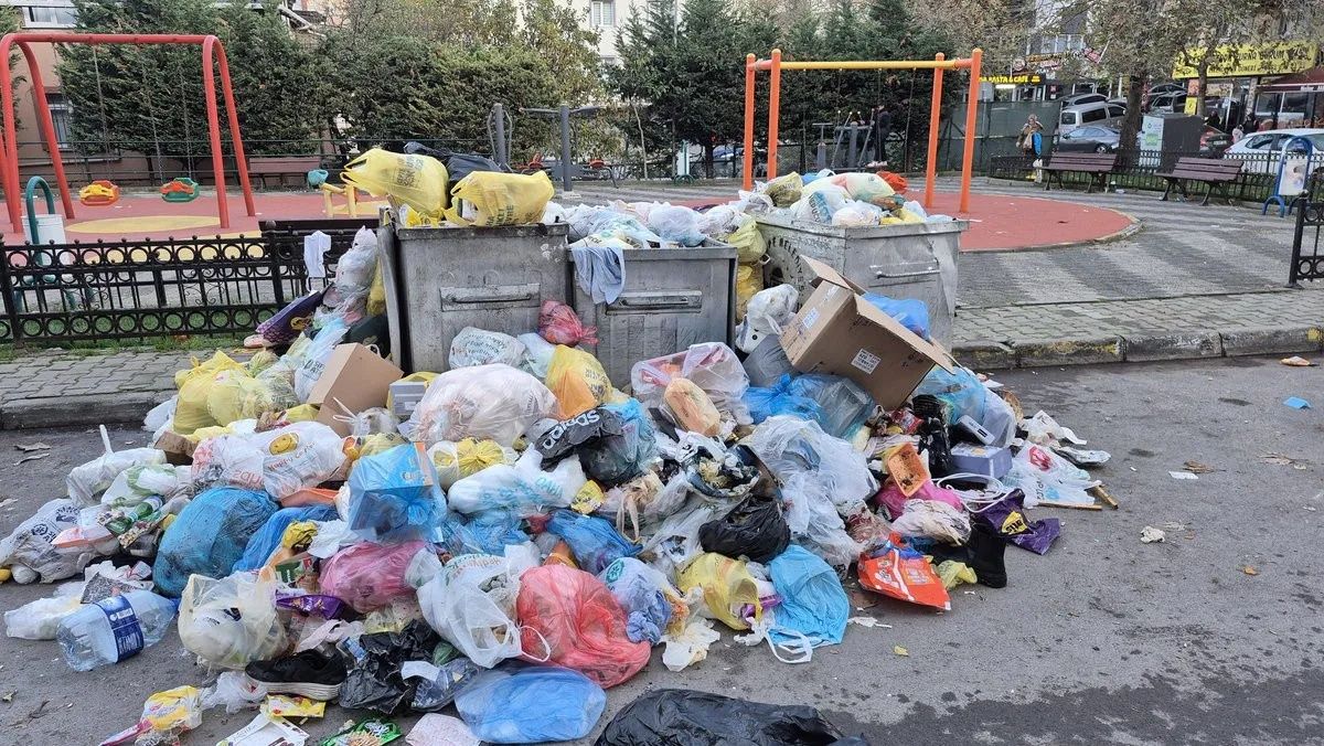 Maltepe’de çöp krizi büyüyor: İşçiler iş bıraktı, sokaklar çöp dağlarıyla kaplandı 6