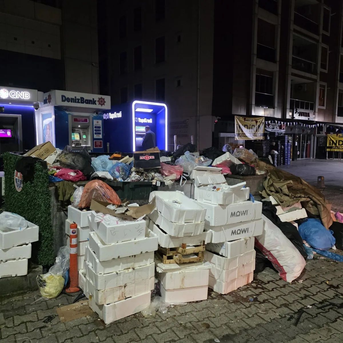 Maltepe’de çöp krizi büyüyor: İşçiler iş bıraktı, sokaklar çöp dağlarıyla kaplandı 7