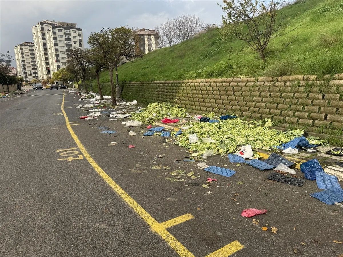 Maltepe’de çöp krizi büyüyor: İşçiler iş bıraktı, sokaklar çöp dağlarıyla kaplandı 8
