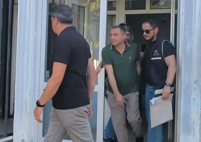 Baklava kutusundaki rüşvet skandalında hesap günü! Manavgat Belediye Başkan Yardımcısı Engin Tüter'den tansiyonu yükselten savunma: Şoförüme hediye olarak gönderdiler! 5