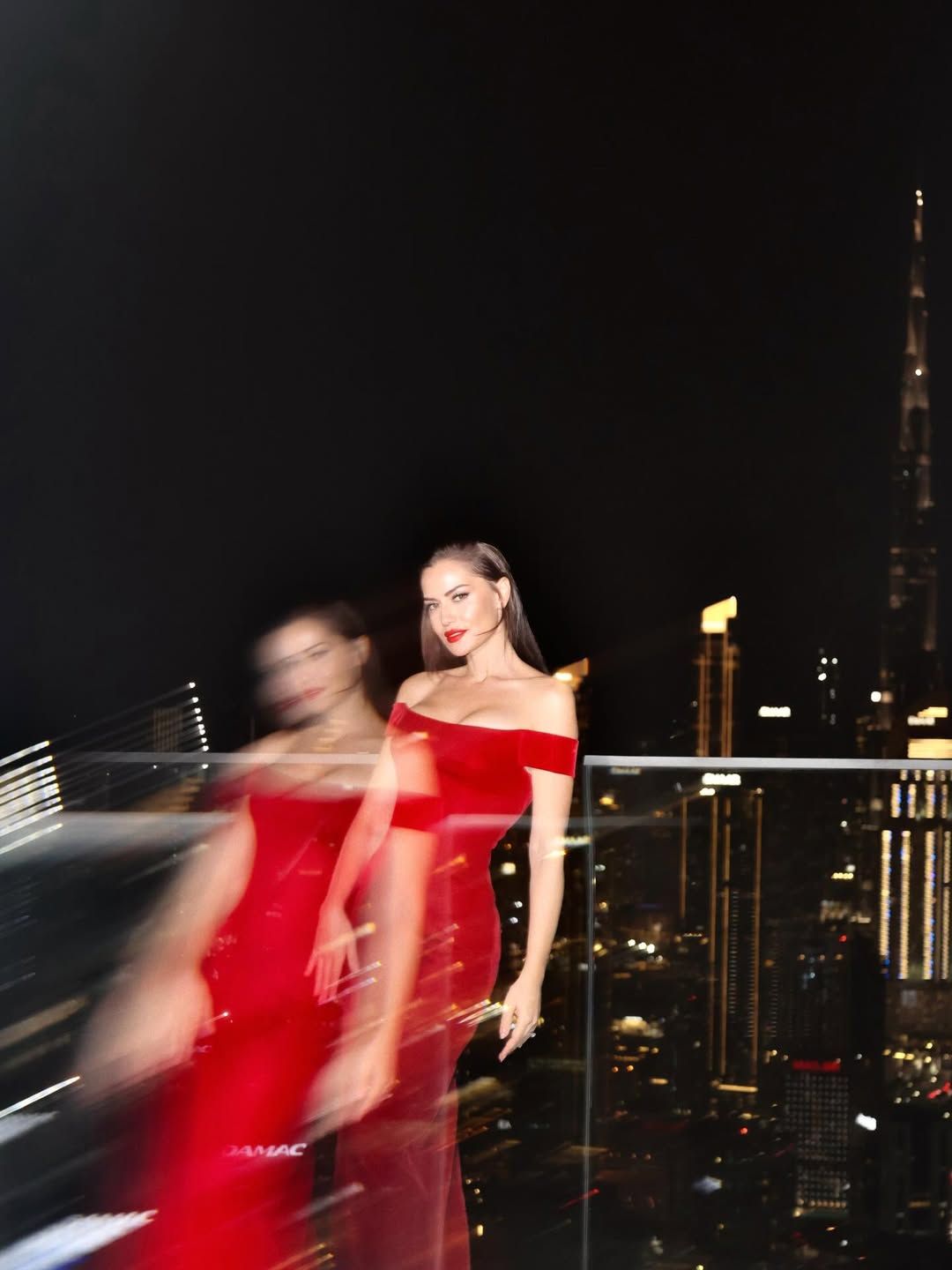 Fahriye Evcen'in photoshop faciası! Dozu fazla kaçırınca eline yüzüne bulaştırdı 2