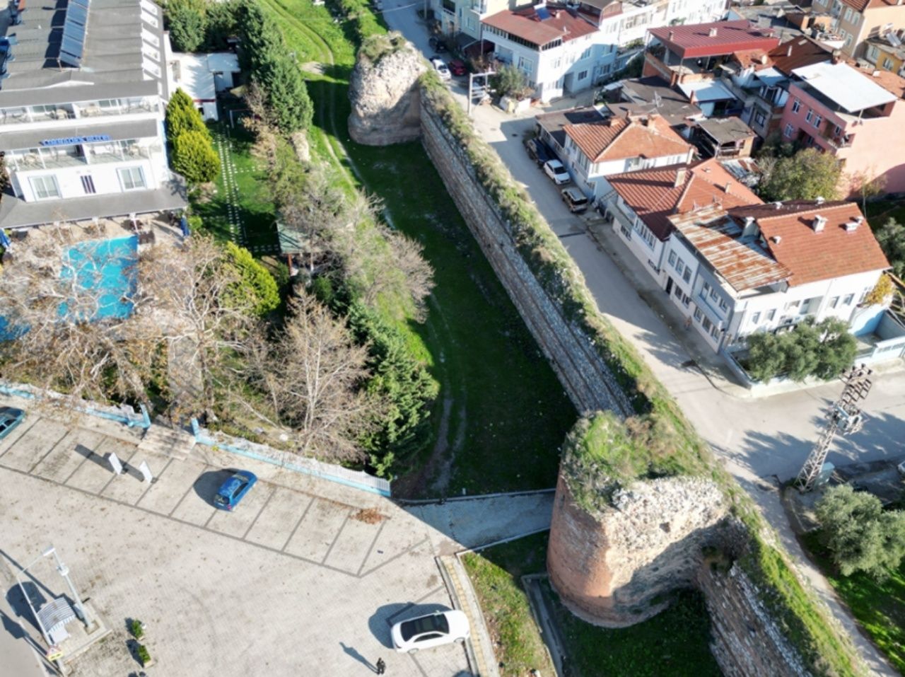 İznik'te Papa rüzgarı! Sur içindeki arsası için rekor fiyat istedi 1