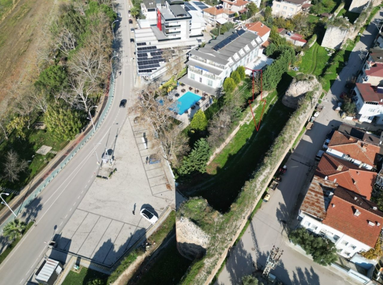 İznik'te Papa rüzgarı! Sur içindeki arsası için rekor fiyat istedi 5