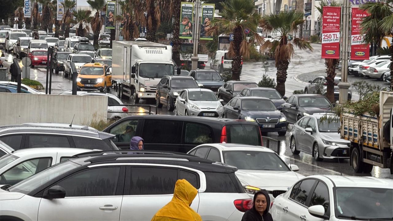 Muğla’da şiddetli yağış alarmı! Bodrum’da hayat durma noktasına geldi 1
