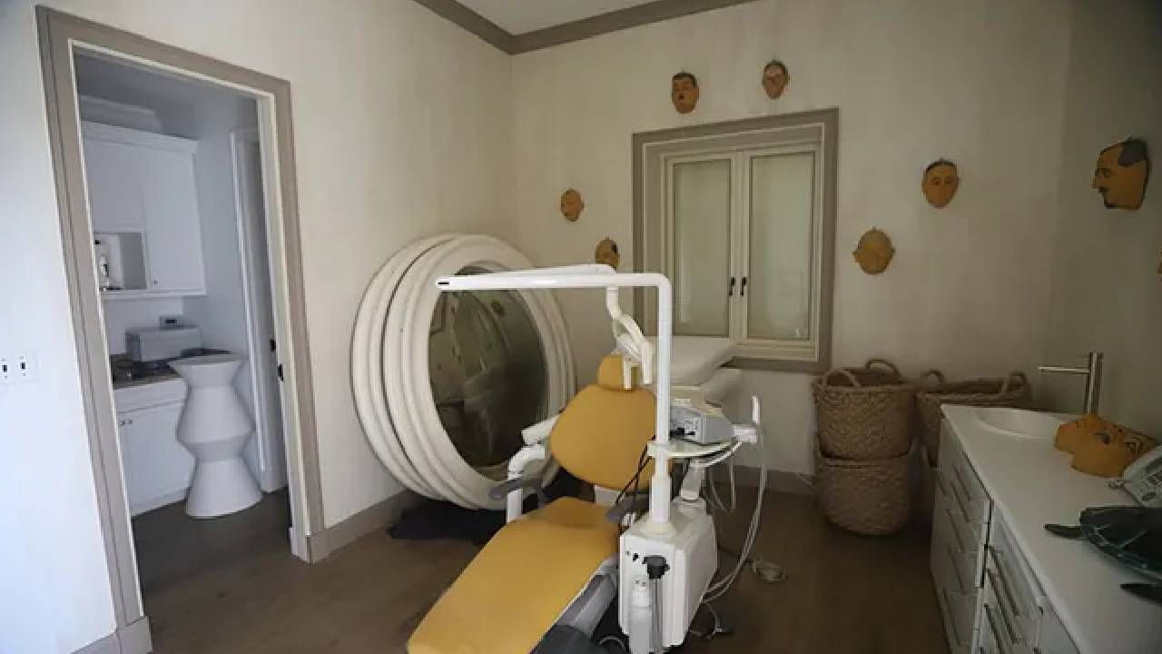 Pedofili finansörü Epstein'ın adasında çıkan korkunç detaylar kan dondurdu! Dişçi koltuğunun ardındaki sır ne? 2