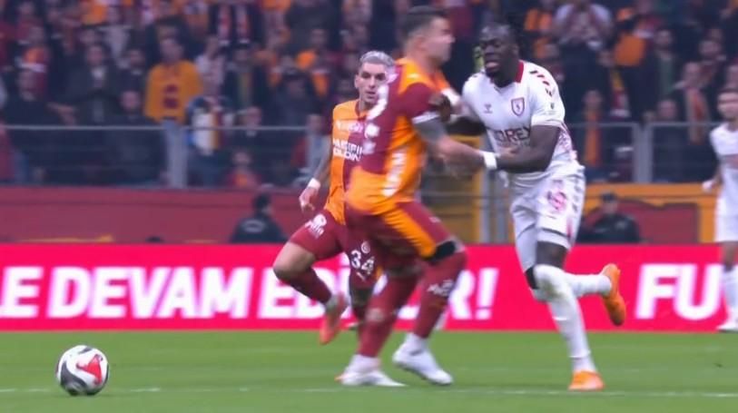 "VAR'ın görüp çağırmaması ahlaksızlık! Hakem de görüyor ama korktuğu için penaltı vermiyor!" diyen de var, "Kol doğal pozisyonda" diyen de! 7