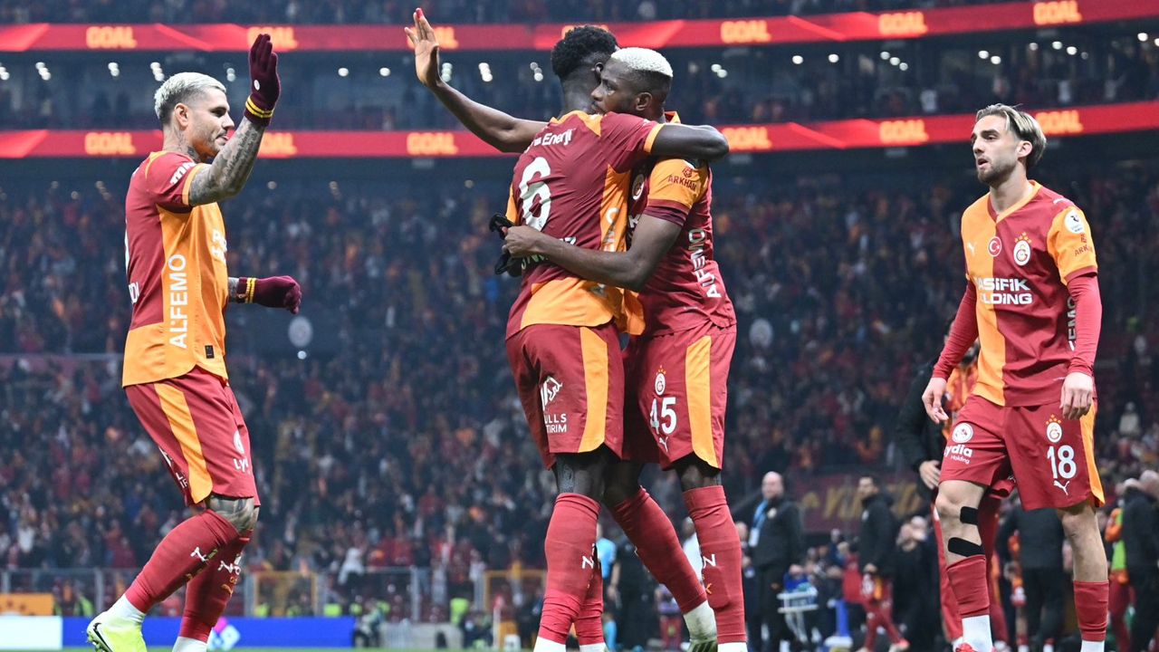 "Bu nasıl kadro? Ben mi yaptım bu kadroyu? Beni tansiyon hastası yaptınız!" Hasan Şaş Galatasaray maçı sonrası canlı yayında çıldırdı 6