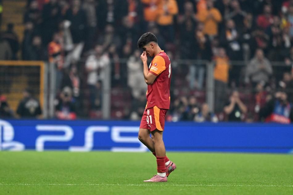 "Bu nasıl kadro? Ben mi yaptım bu kadroyu? Beni tansiyon hastası yaptınız!" Hasan Şaş Galatasaray maçı sonrası canlı yayında çıldırdı 5