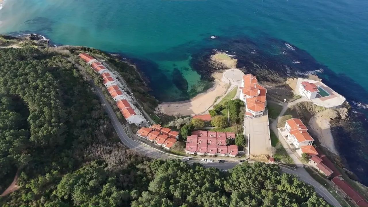 Milyon dolarlık otel harabeye döndü! Ünlü otel tinercilerin meskeni oldu 3