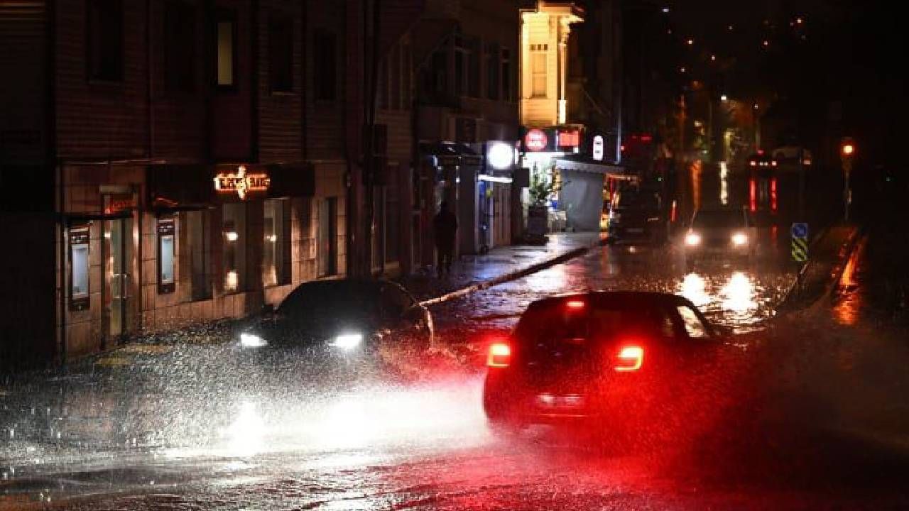 İBB sınıfta kaldı: İstanbul’da sağanak alarmı: Evleri su bastı, caddeler nehre döndü 3