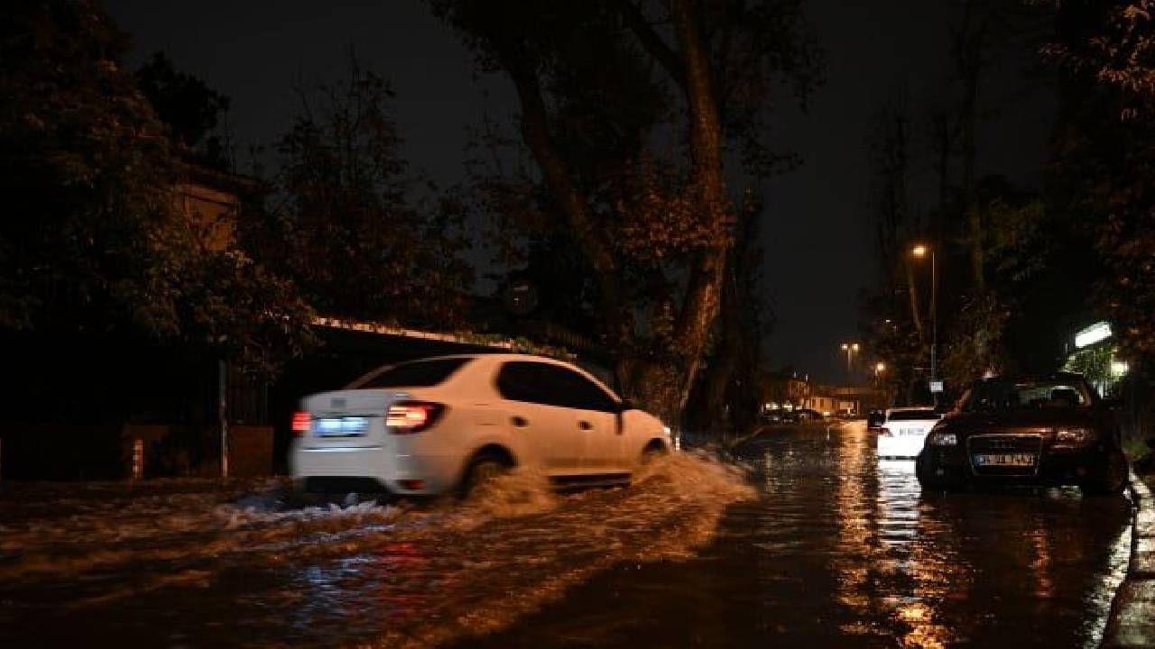İBB sınıfta kaldı: İstanbul’da sağanak alarmı: Evleri su bastı, caddeler nehre döndü 5
